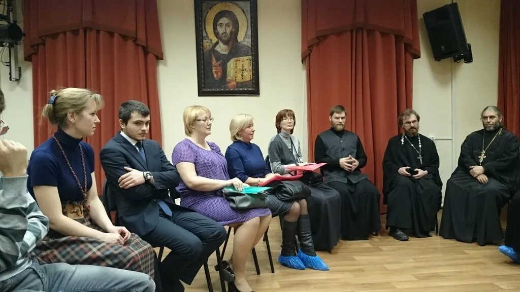 Свято-георгиевская гимназия красногорск 1 сентября. Свято-георгиевская гимназия красногорск фото. Православная свято георгиевская школа 2007 год. Красногорское благочиние. Свято-георгиевская гимназия красногорск 1 сентября.