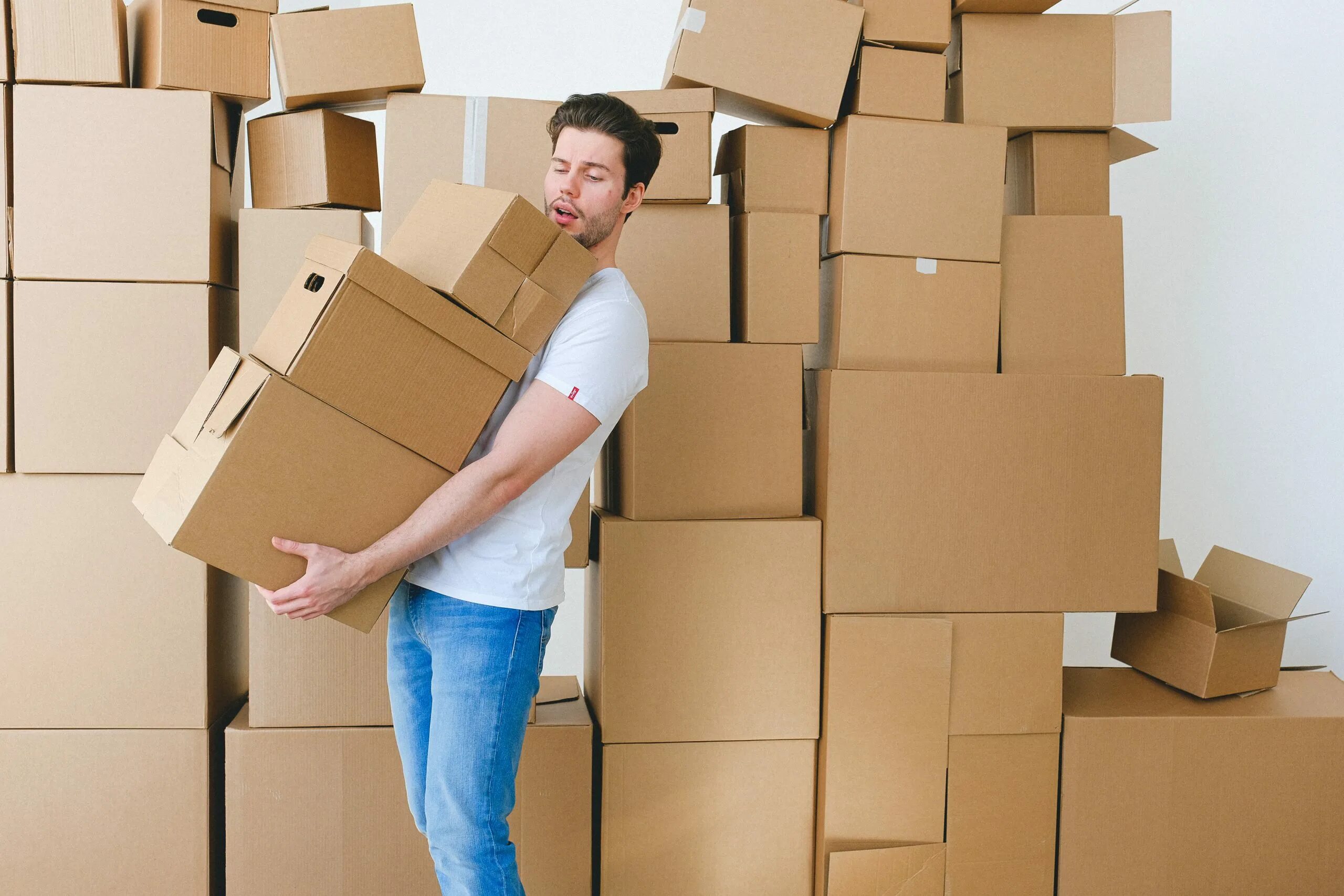 Move package. Погрузка картонных коробок. Доставка мебели. Moving House and Packing. Movers and Packers.