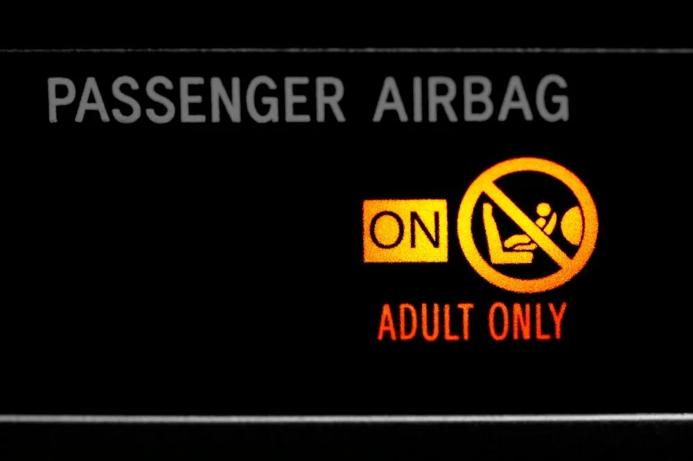 Airbag off. Passenger airbag. Passenger airbag on горит. Значок Passenger airbag. Adult only подушка безопасности.
