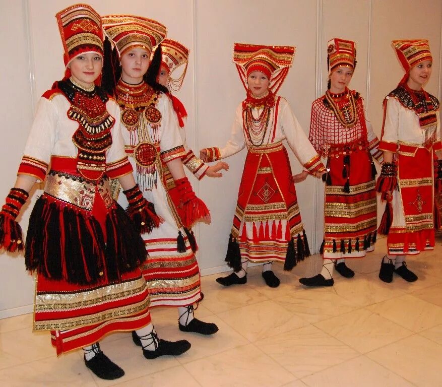 Костюм мордвы. Мордва костюм. Национальный костюм мордовии мокша. Костюм мордвы. Мордовский национальный костюм женский.