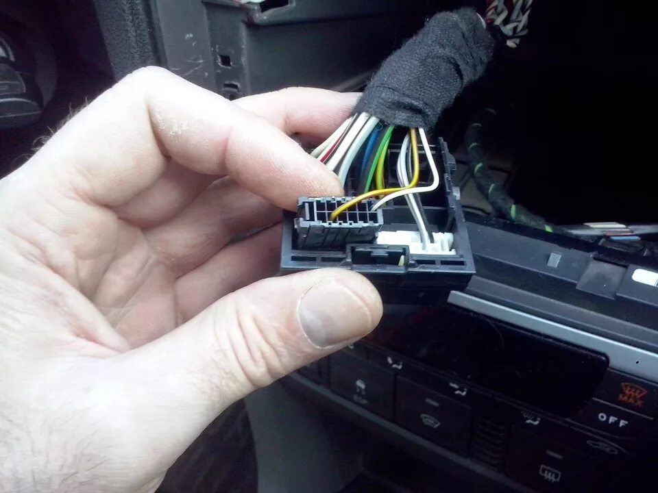 Установка штатного подрулевого джойстика управления магнитолами PIONEER - Ford F