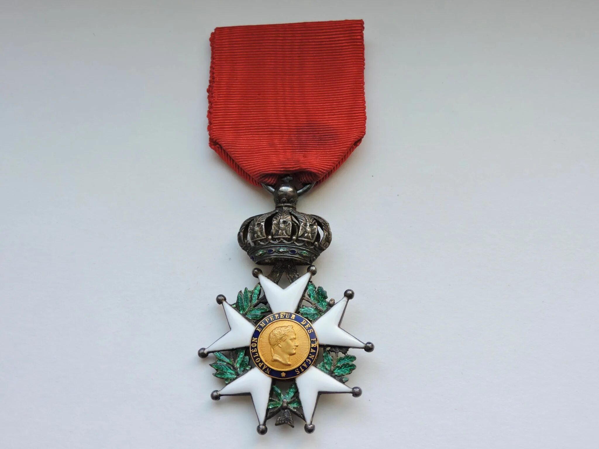 Кавалер ордена почетного легиона. Почетный легион франции. Петличка ордена почетного легиона. Вручение ордена почетного легиона. Орден почетного легиона франции.