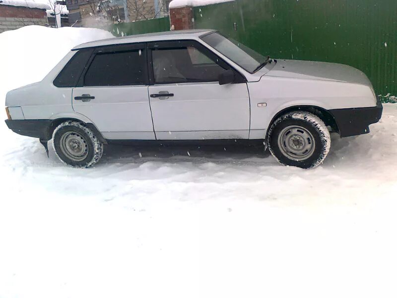 ВАЗ 2199. Фото ВАЗ 2199 зимой. Авито Саратовская область авто с пробегом ВАЗ 2199. Свежее продажа авто 2106 в Саках цвет белый.