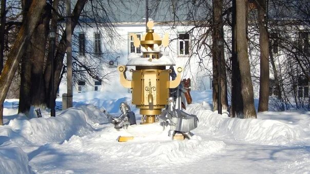 Памятник самовару в суксуне. Суксун санаторий ключи. Самовар суксун. Поселок суксун пермский край. Санаторий ключи пермь.