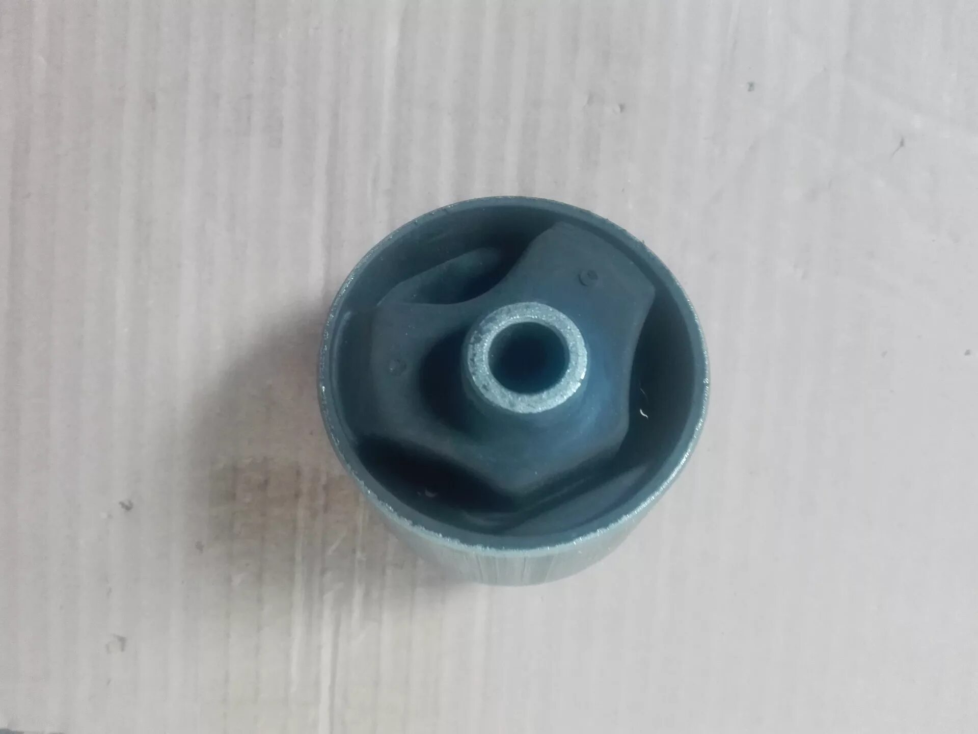 Сайлентблок переднего рычага лифан солано 620. Сайлентблок задний lifan x50. Лифан задний сайлентблок. Сайлентблоки заднего амортизатора лифан солано. Сайлентблок рычага переднего лифан смайл.