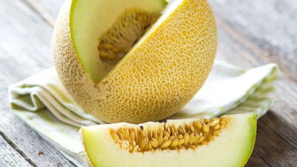 Дыня х. Кусок дыни. Дыня казахстан. Дыня канарская. Дыня гуляби зеленая.