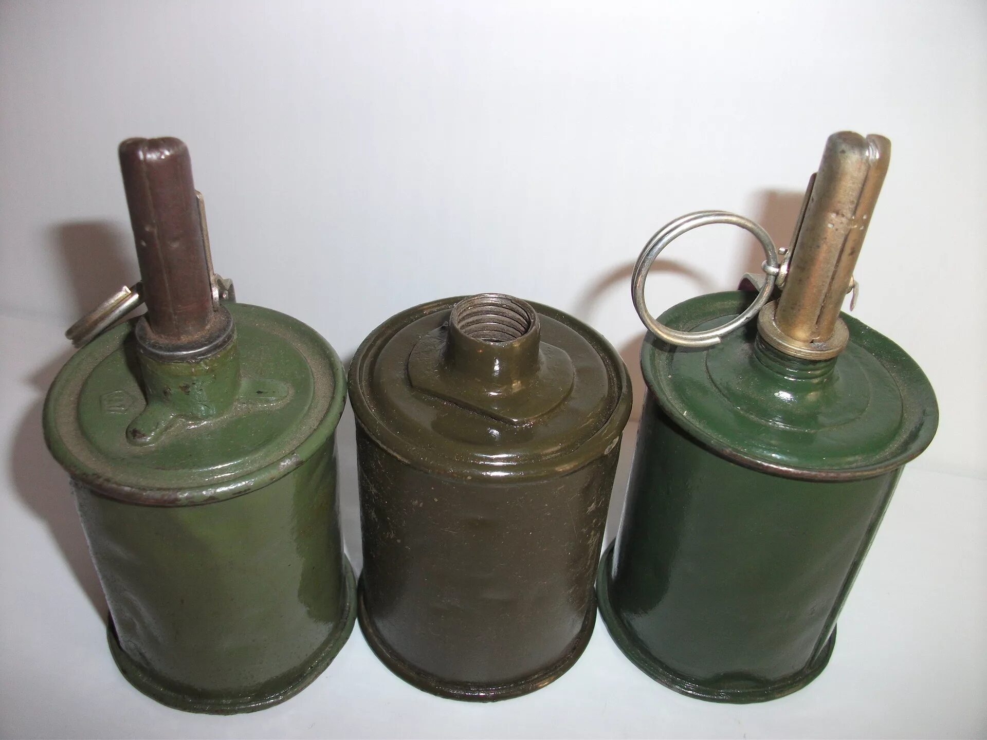 Граната ф1 ркка. Рг-42 гранаты второй мировой войны. Гранаты ркка 1941 ф1. Муляж гранаты ргд-33. Граната ф1 сувенир.
