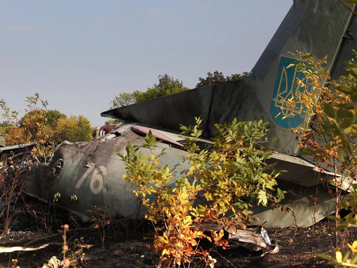 Авиакатастрофа ан28 камчатка. Разбившийся самолет ан. Ан 28 самолет. Разбившийся самолет ан. Место крушения самолета.