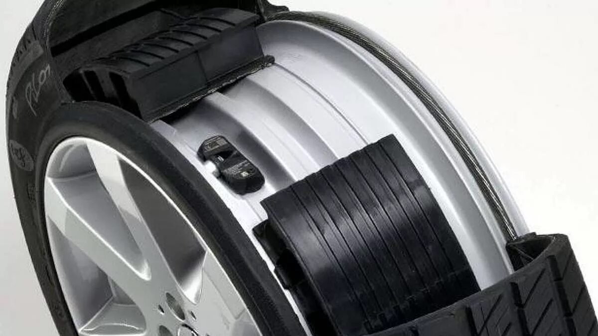 Run flat шины что это значит. Ран флэт шины что это. runflat bmw. рун флат что это на шинах. ранфлет резина для бмв.
