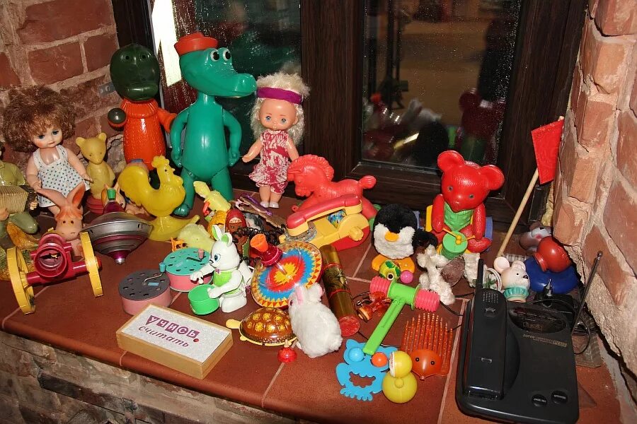 Включи игрушка старый. Музей советского детства в Сергиевом Посаде. Старые игрушки. Советские детские игрушки. Старинные игрушки для детей.
