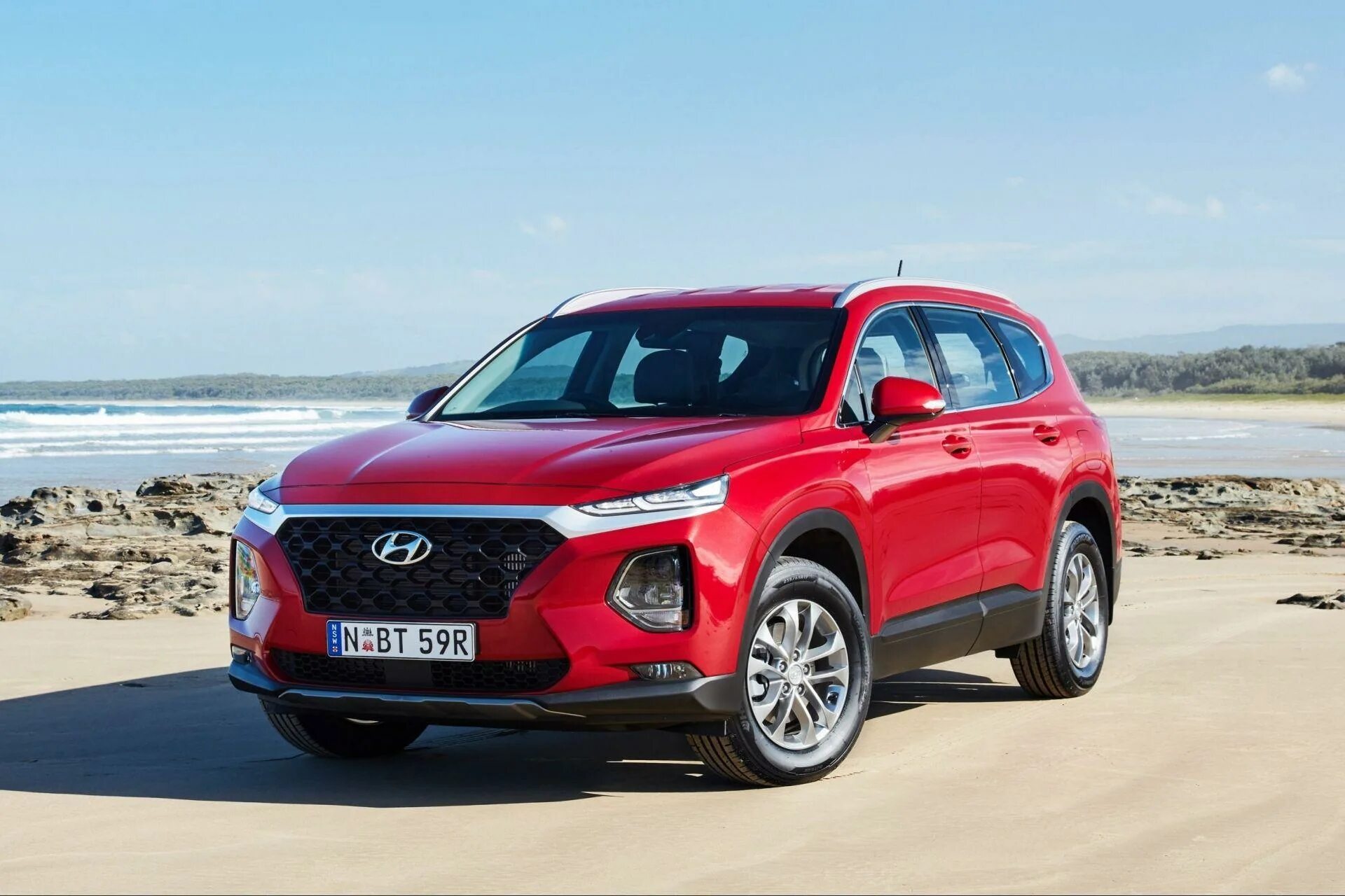 Новый лучший кроссовер. Hyundai santa fe 2018. машины за 2 миллиона рублей кроссоверы. паркетник кроссовер. машины высокие кроссоверы.