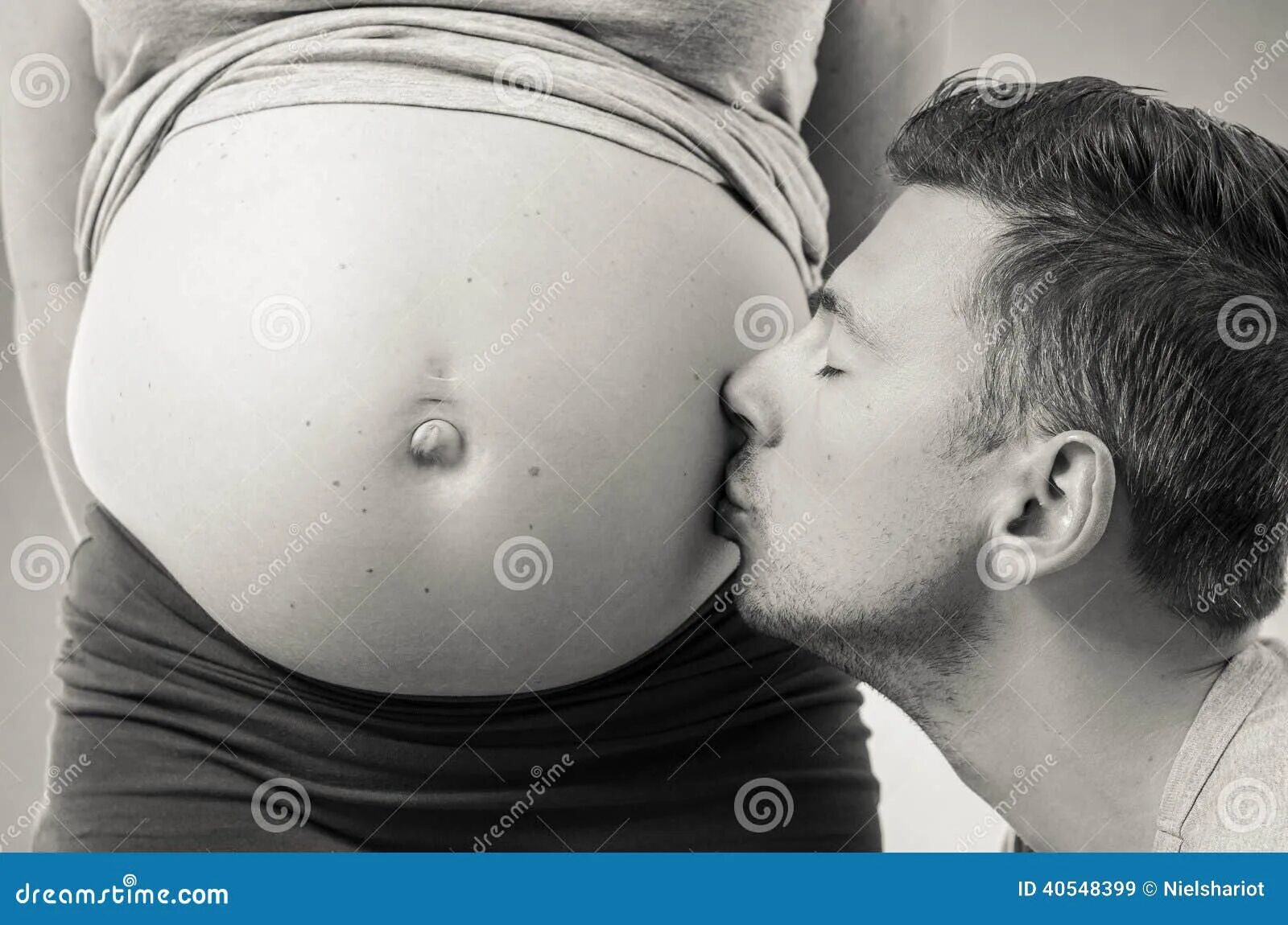 Целую ниже живота