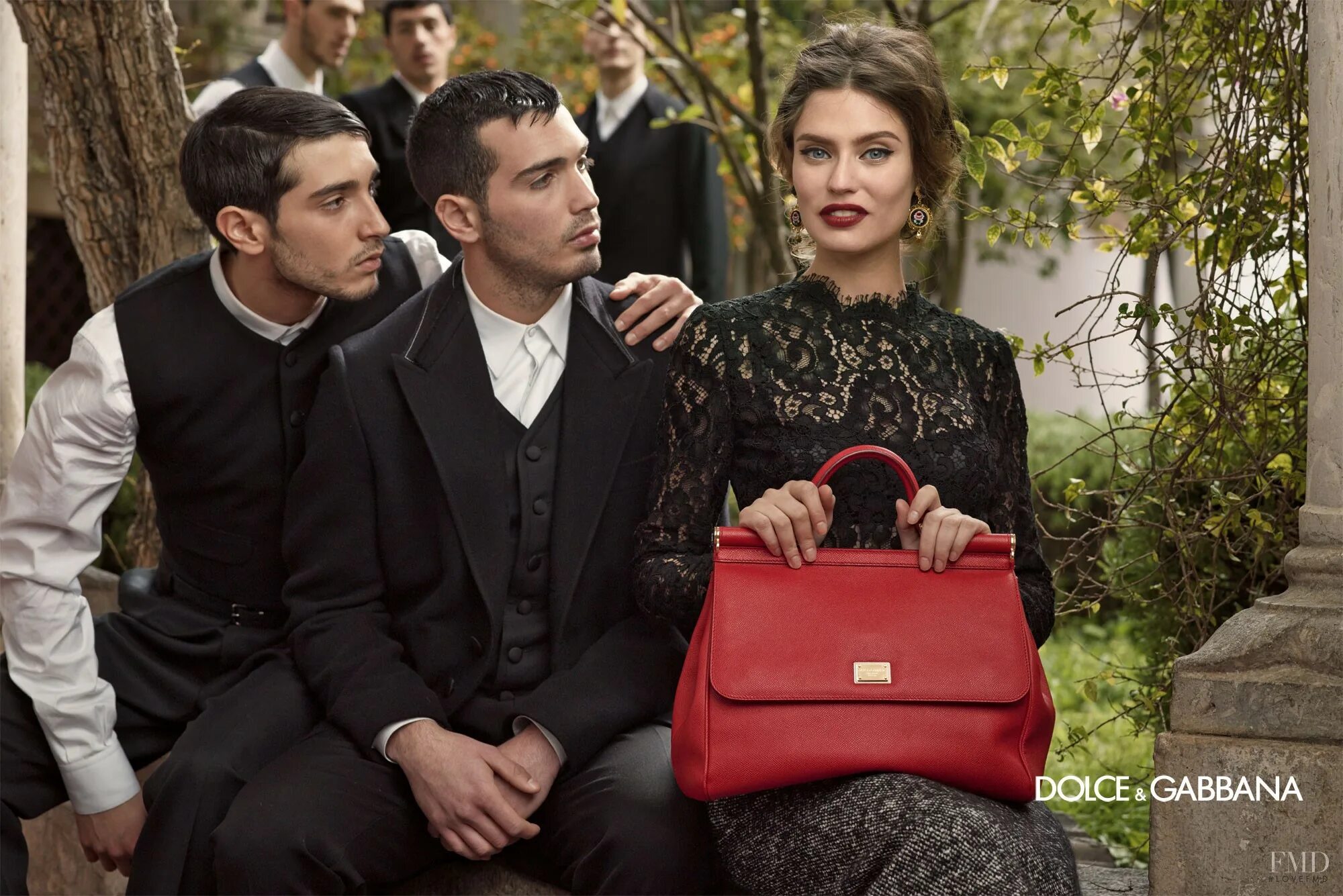 Dolce с итальянского. Dolce с итальянского. Сицилийская вдова dolce gabbana бьянка балти. Dolce с итальянского. Дольче габбана итальянская семья.