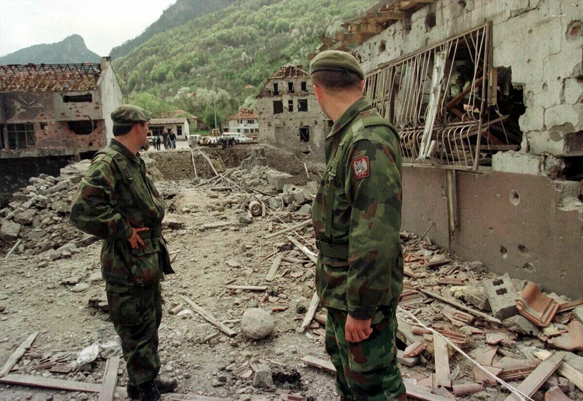 Сербия 1999 год. Бомбардировка Косово 1999. Белград Сербия 1999. Горящий Белград 1999.
