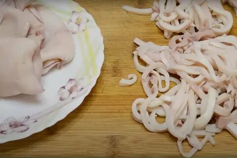 Варить кальмары для салата время