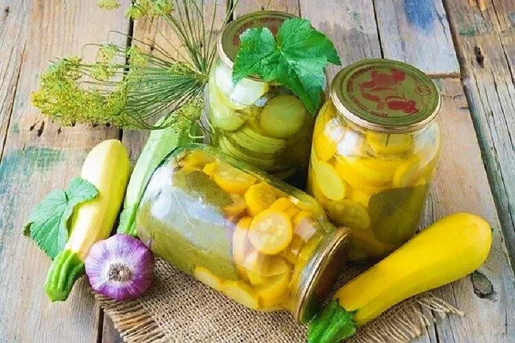 Замаринованные кабачки рецепт. Маринованные кабачки. консервированные кабачки. консервирование кабачков на зиму. соленые кабачки.