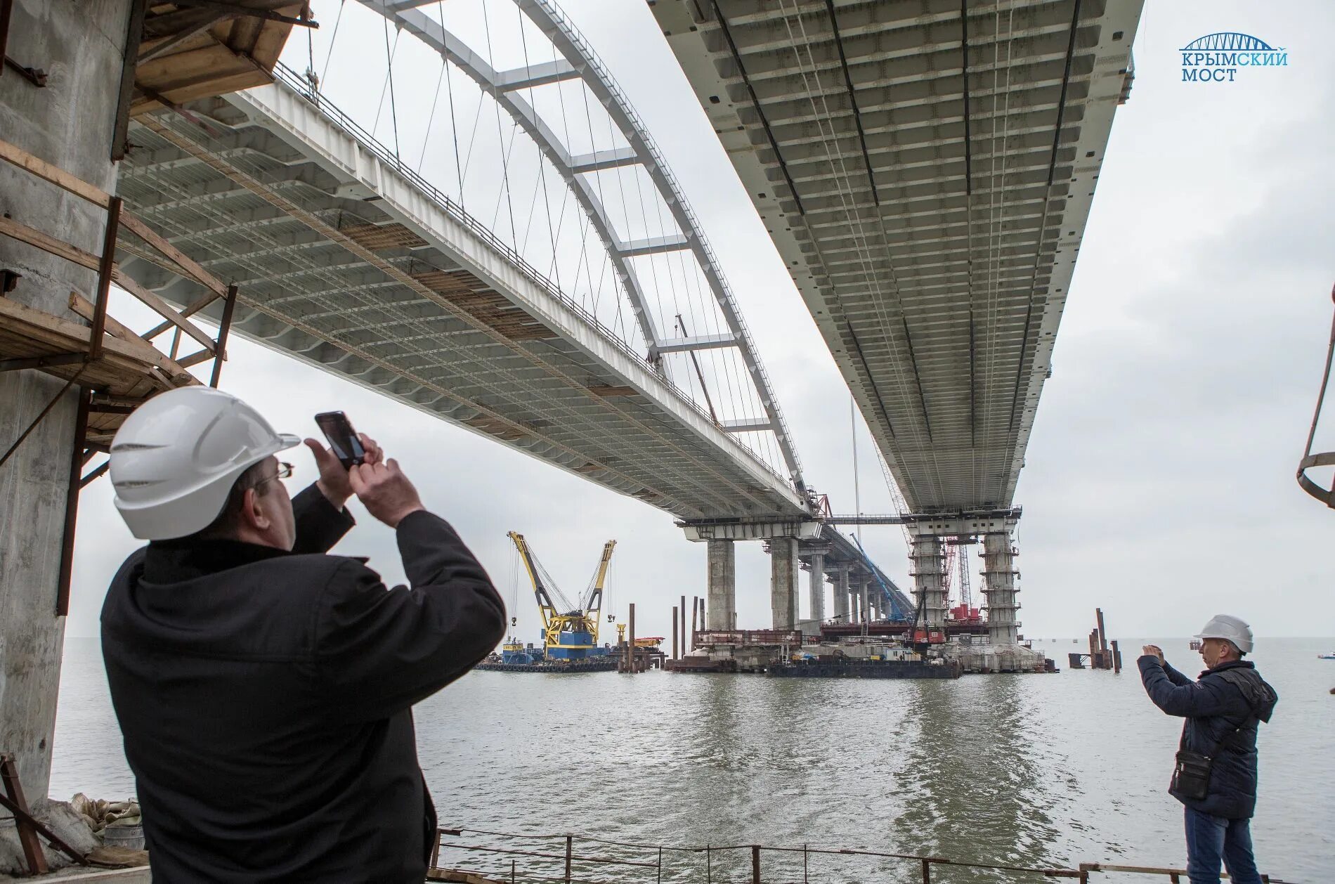 Колмовский мост великий новгород. Колмовский мост великий новгород. Строитель мостов. Асфальт площадка. Дмитрий кондаков крымский мост.