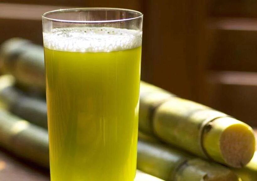 Sugar cane juice. Тростниковый напиток. Сок из сахарного тростника. Сок из тростника. Тростниковый сок.