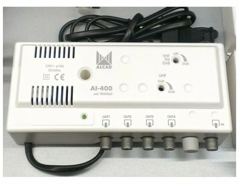 Усилитель телевизионного сигнала купить. Усилитель телевизионного сигнала Alcad ai-400. Усилитель антенный Alcad 400. Усилитель сигнала Alcad al. Абонентский усилитель Alcad al- 400.