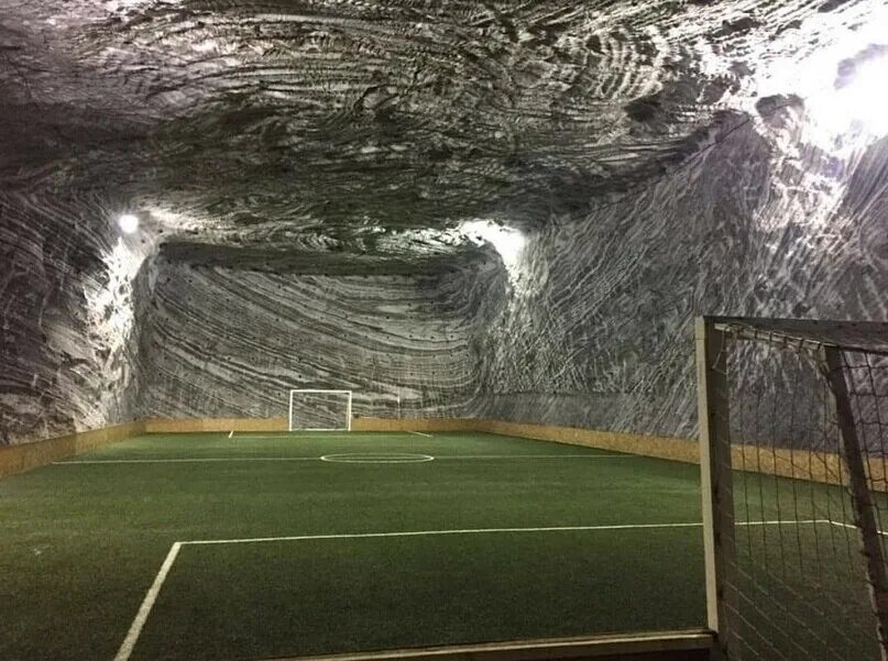 Лужники стадион 2023. Футбольный стадион в дужника поле в нутри. Футбольное поле внутри. Стадион краснодар внутри трибуна. Стадион фк краснодар внутри.