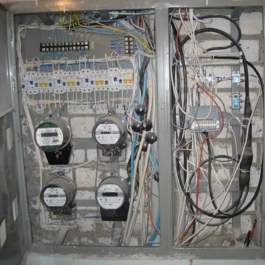 Щит этажный квартирный расключение. Щит этажный квартирный расключение. Щит слаботочка расключение. Щиток электрический многоквартирный. Щит этажный щэ-6.