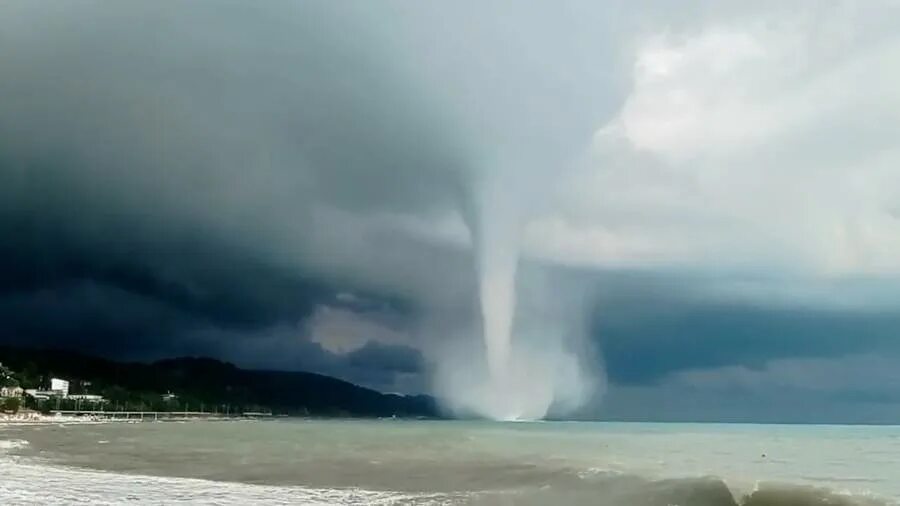 торнадо в сочи 2022. смерч 2022. смерч 2022. торнадо в геленджике 2022. 2022.