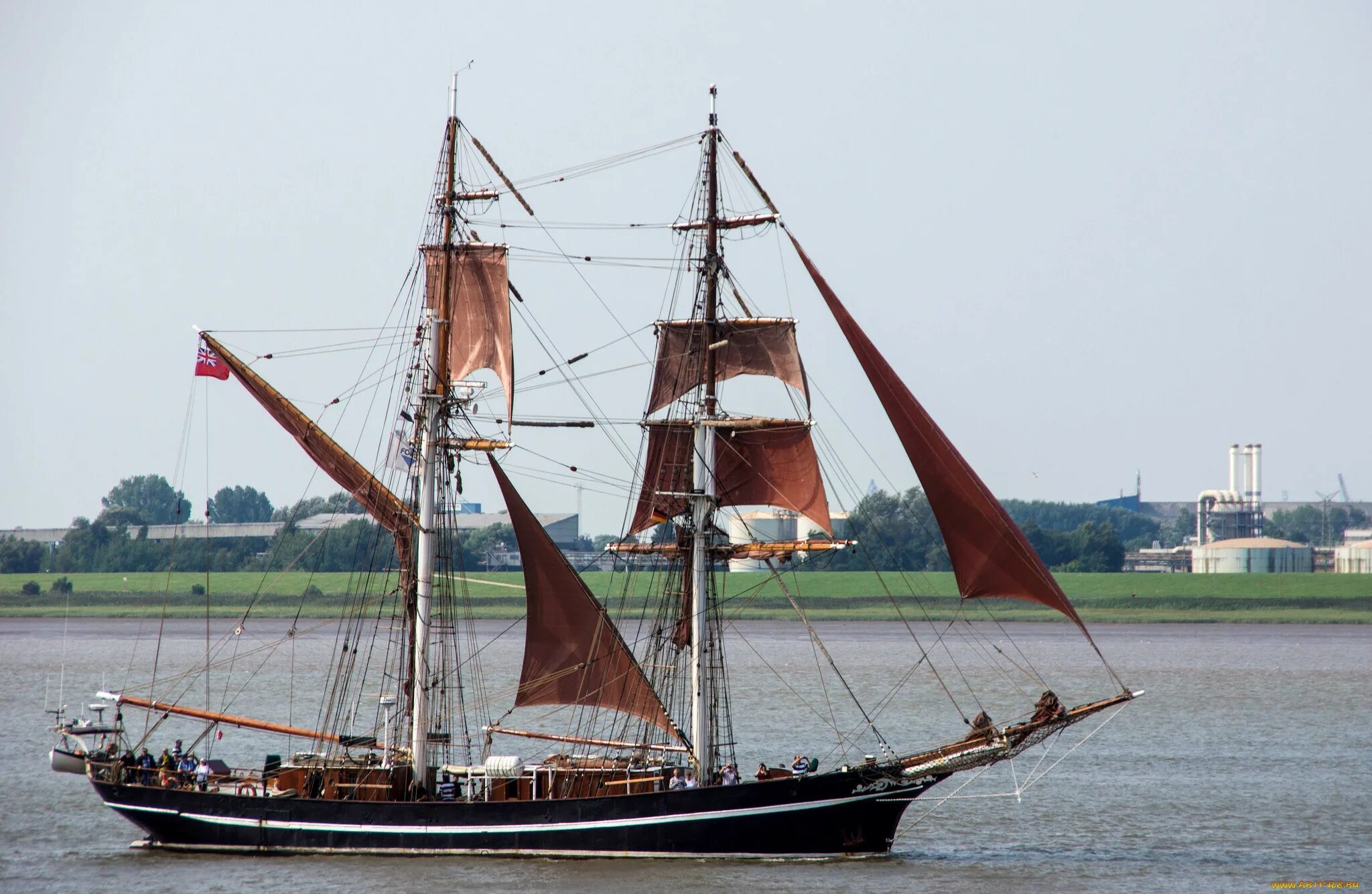 Грузовая парусная яхта. Statsraad lehmkuhl - трехмачтовое парусное учебное судно. Парусник фрегат паллада. Четырех парусный. Двухмачтовые парусные яхты.