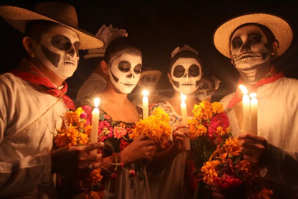 Актуальность дня мертвых. Санта Муэрте Мексика карнавал. Праздник мертвых в Мексике. Dia de los muertos Мексика. День мертвых в Мексике 2023.