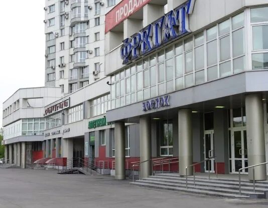 Центральный фрегат новокузнецк. Фрегат центр. Пр кузнецкстроевский 9 новокузнецк фрегат. Владивосток, светланская улица, 78б. Ул чернышевского 60 62 саратов.