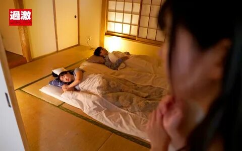 修 学 旅 行 の 夜.こ っ そ り 布 団 の 中 で 何 度 も イ カ セ て レ ズ に 目 覚 め... 