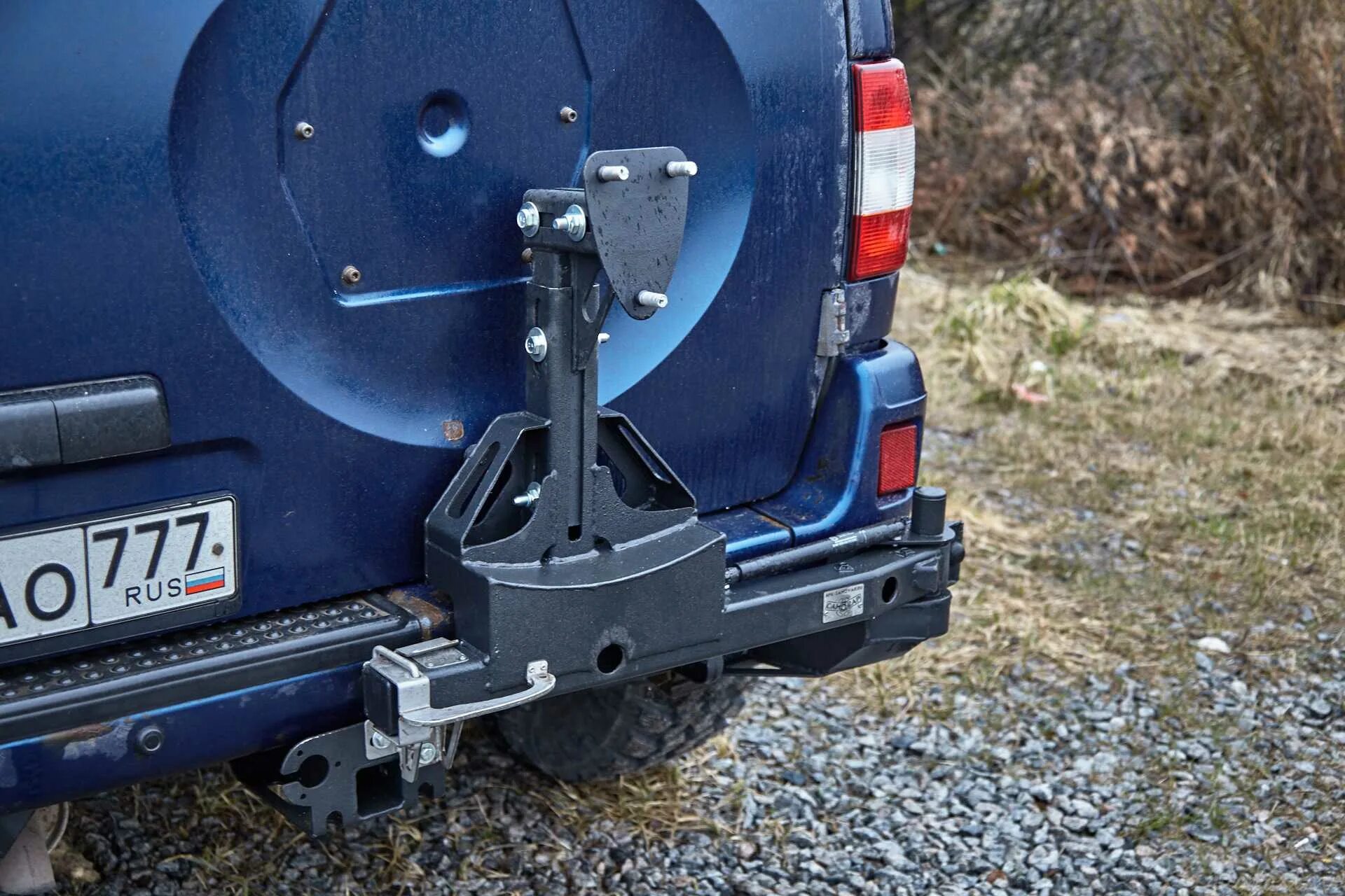 Калитка риф уаз патриот. Калитка для запаски. Калитка риф уаз патриот. Крепление запаски ленд крузер 100. Калитка под запаску уаз хантер.