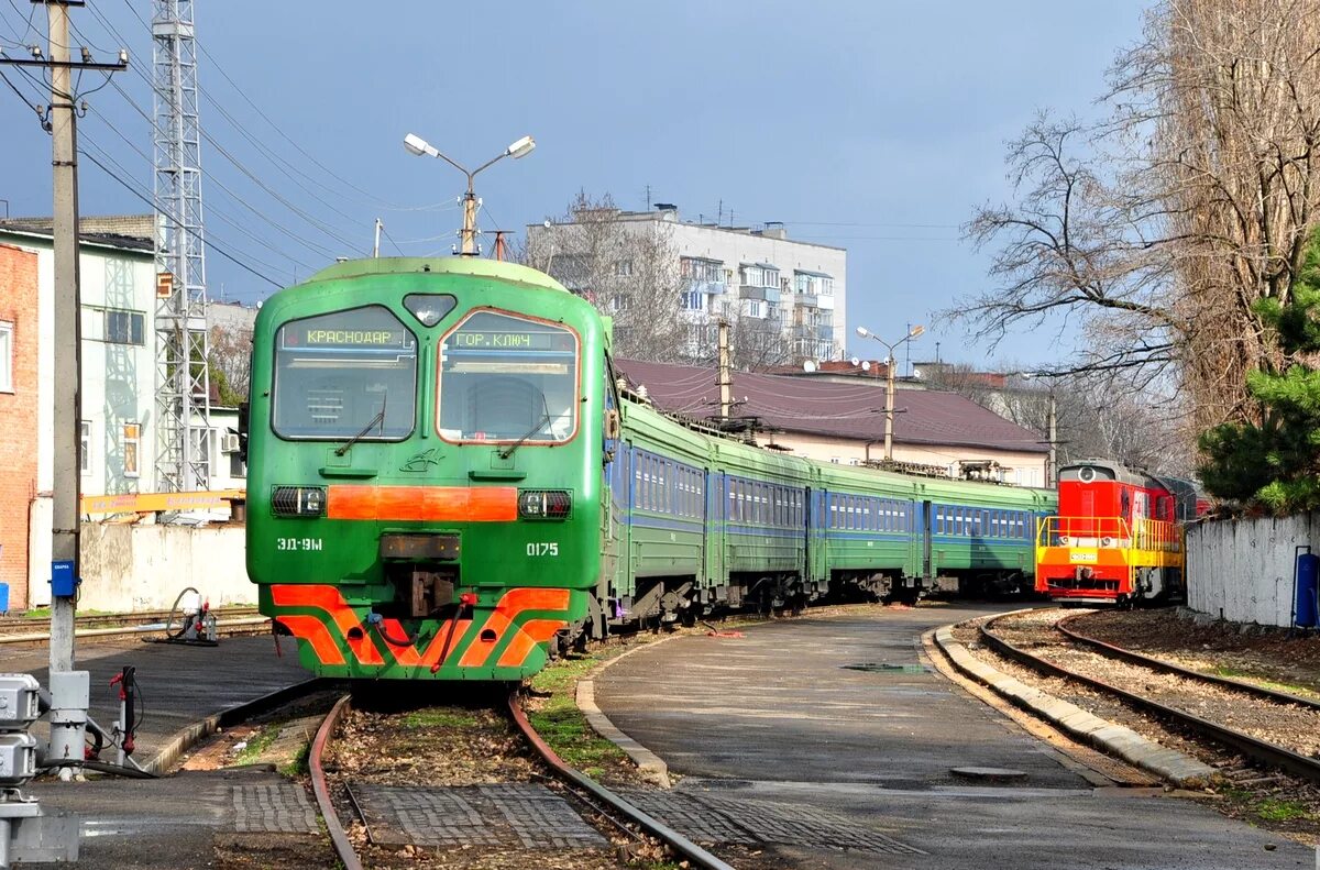 Вагонное депо краснодара. Локомотивное депо сальск. Колесный цех. Эксплуатационное вагонное депо краснодар. Краснодарское локомотивное депо.
