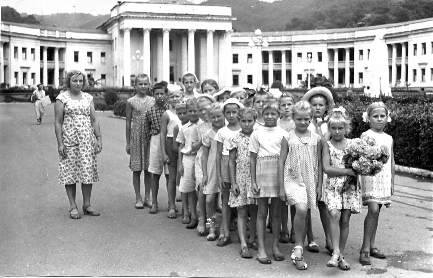 Сочи 1960. Сочи 1930-е годы пролетарский подъем. сочи в 1960 годах. сочинский городской архив.