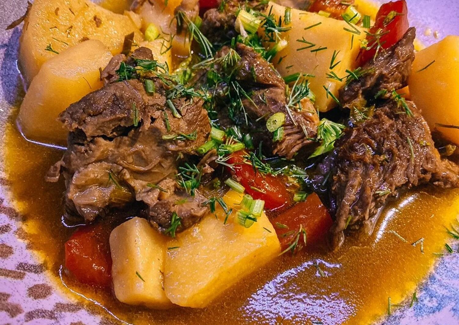 Тушеная картошка с говядиной в казане рецепт