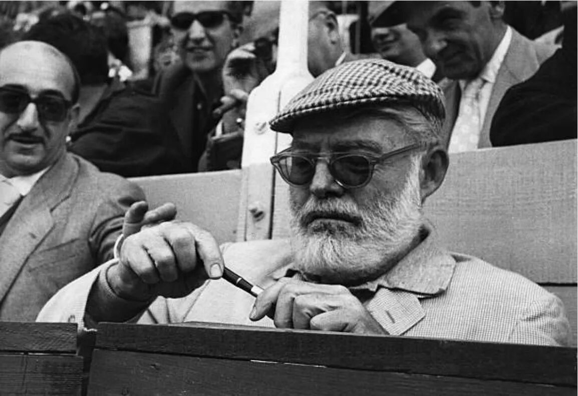 Премия хемингуэя. Nobel Ernest Hemingway. Ernest Hemingway Nobel Prize. Хемингуэй получает Нобелевская премия.
