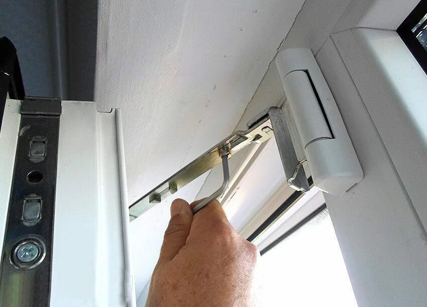 окно не прижимается к раме. стеклопакет регулировка прижима. окно не прижимается к раме. окно не прижимается к раме. регулировка фурнитуры пластиковых окон.