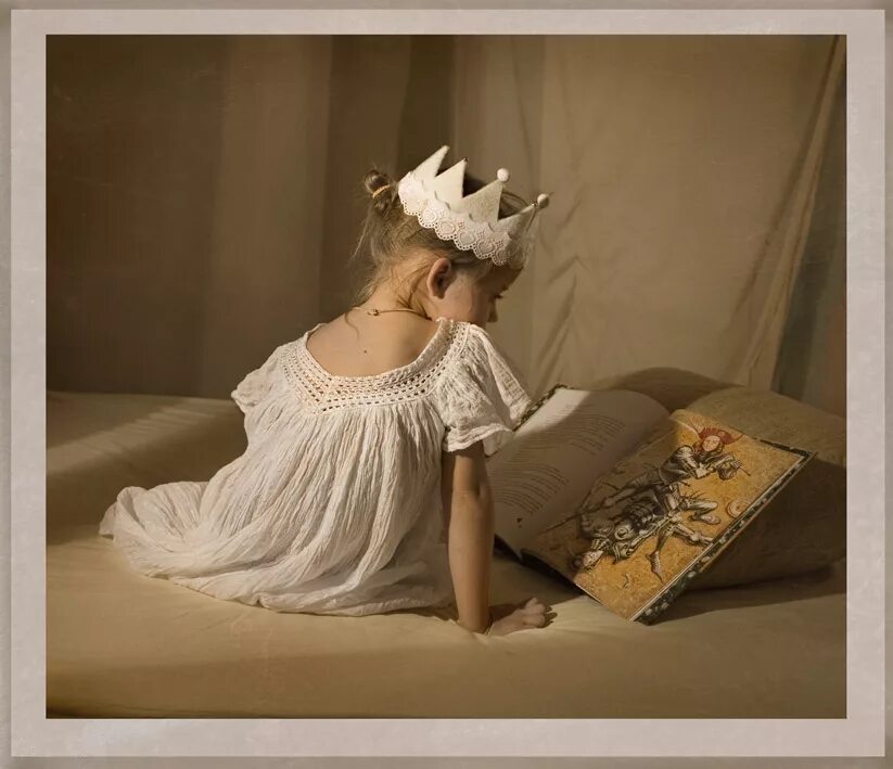 Девочка сильная мечтала о принце. Мечты о принце. Эми адамс зачарованная. Фотосессия с лошадьми. Принц мечтает о принцессе иллюстрации.