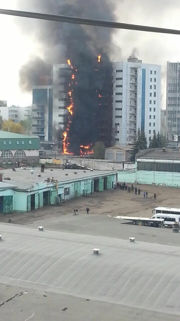 Какая сегодня в уфе. Пожар в Уфе сейчас в Черниковке. Пожар в Уфе сейчас. Иммунопрепарат Уфа пожар. Пожар в Уфе вчера.