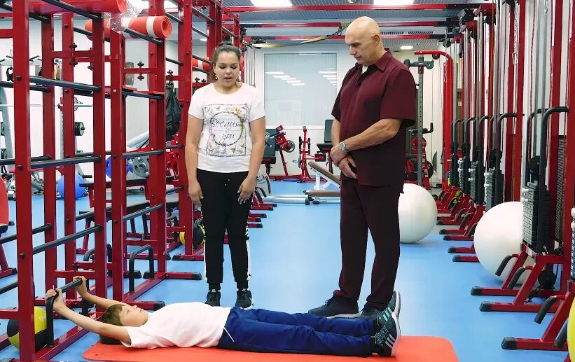 Лфк доктора бубновского. Бубновский сколиоз. Бубновский осанка. Центр доктора бубновского на кмв. Бубновский сергей 2021.