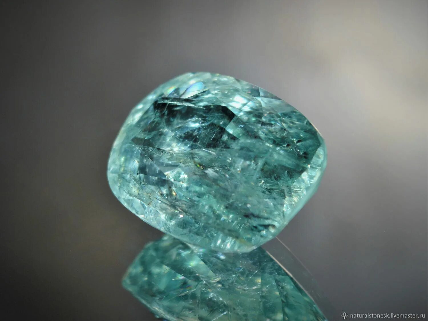 голубой аквамарин камень. аквамарин камень галтовка. кулон из аквамарина натурального. аквамарин натуральный камень. аквамарин уральский.