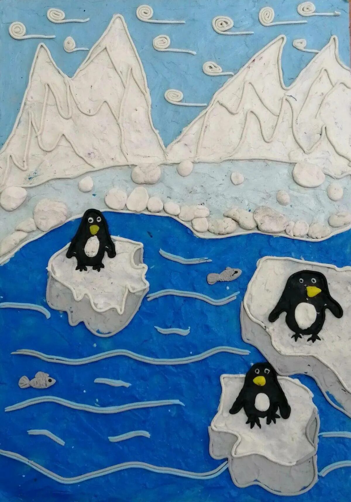 Пластилинография пингвины на льдине. Пингвин на льдине пластилинография в средней группе. Зимняя аппликация. Пингвины на льдинах. Ледоход рисование старшая