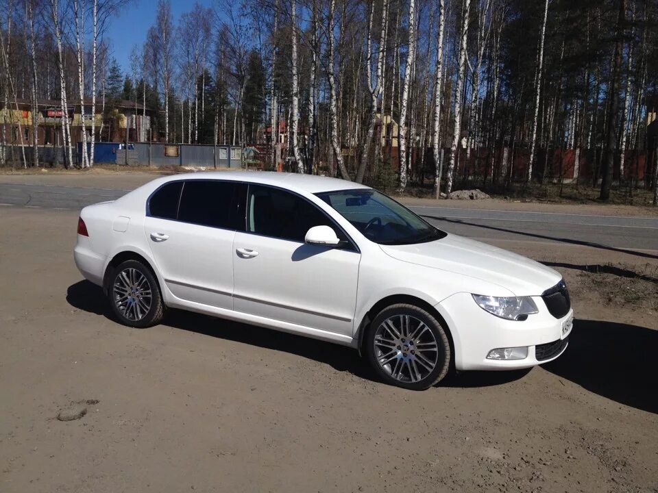 Диски на шкода суперб. Skoda superb 2 r18. skoda superb r18. skoda luxon r18. диски luxon r18 skoda superb.