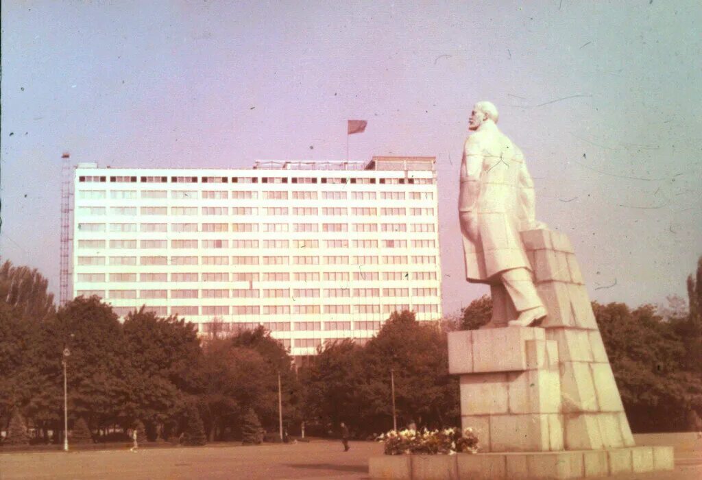 Одесская ссср. Одесса СССР. Памятник Ленину в Одессе Куликово поле в Одессе. Памятник Ленину Куликово поле в Одессе. Одесса 70х Аркадия.