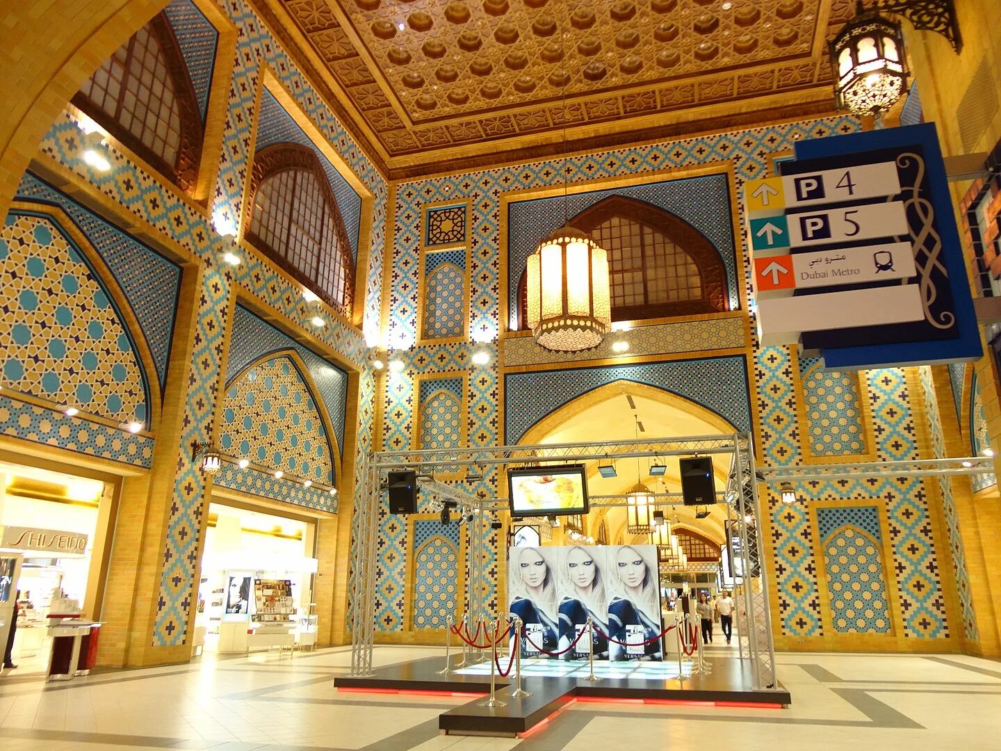 Торговый центр ibn battuta mall. Ибн баттута молл дубай фото. Торговый центр ибн баттута дубай. Ибн баттута дубай. Торговый центр ibn battuta mall.