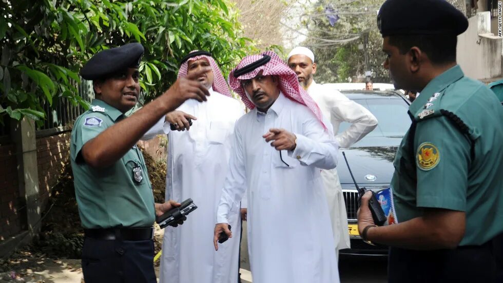 Смертная казнь в оаэ. Полицейский из арабских Эмиратов. Арабские наказания в тюрьме. Женщины полицейские в ОАЭ.