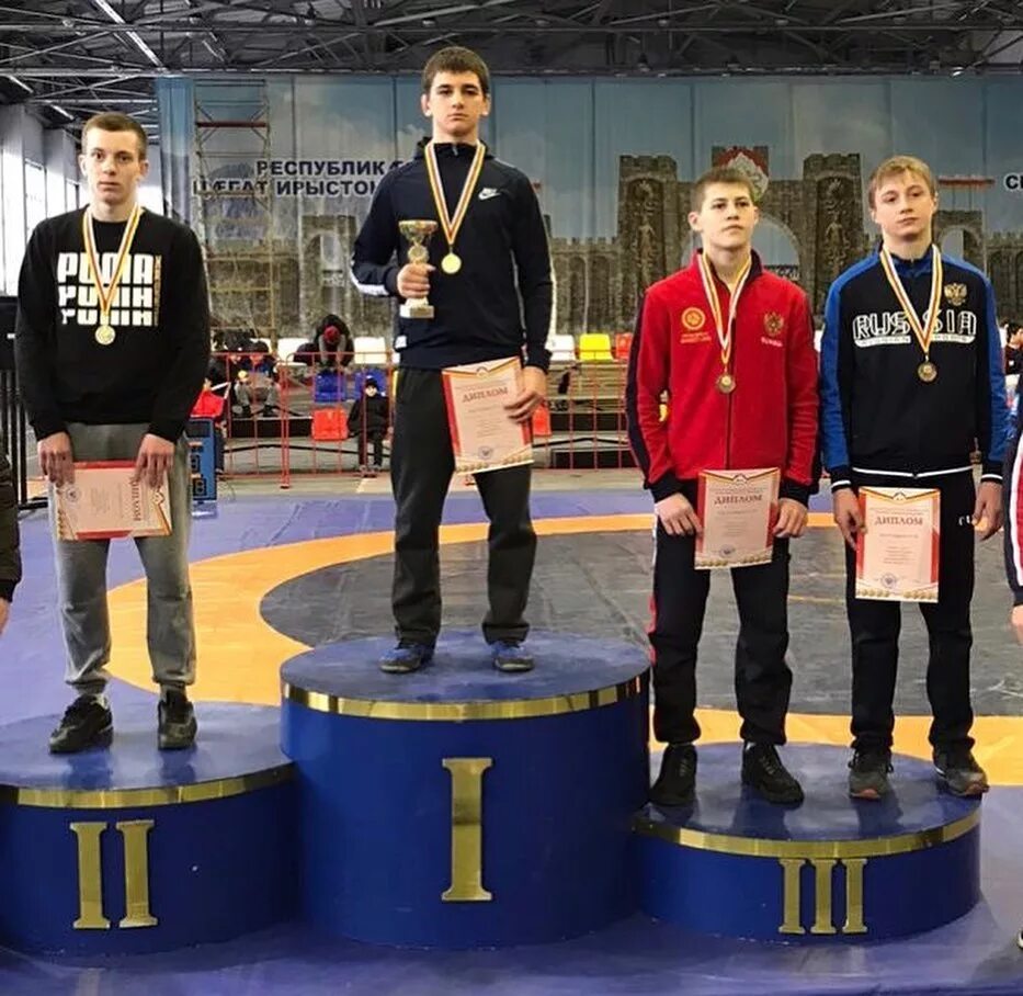 школа вольной борьбы во владикавказе имени андиева. тренеры сдюсшор владикавказ вольная борьба. вольная борьба владикавказ. олимп борьба владикавказ. зал борцов.