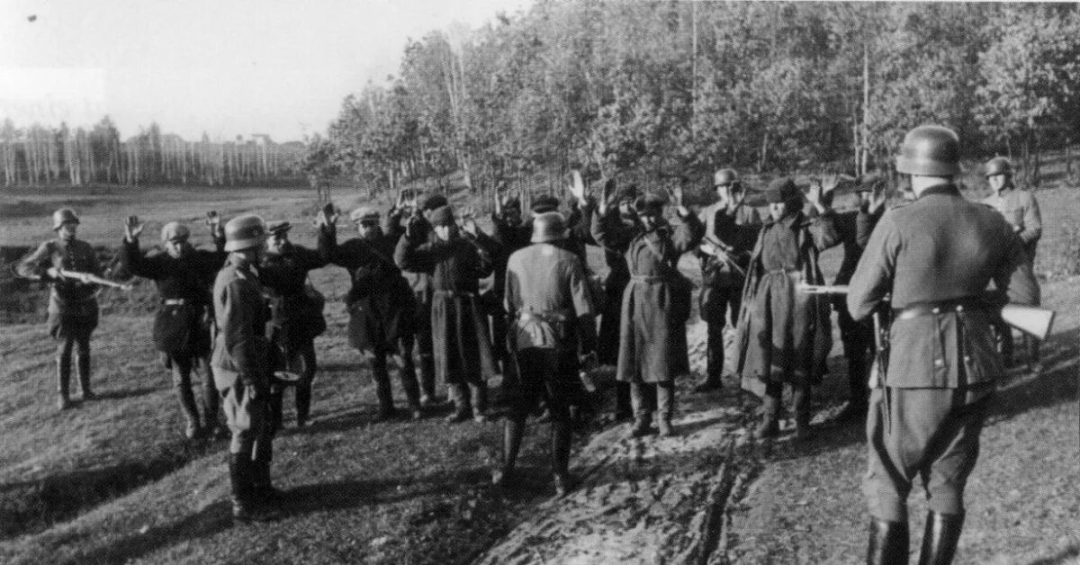 Пленные Партизаны Великой Отечественной войны. Эскадроны смерти ВОВ 1941-1945. Оккупация Белгорода зверства фашистов. Оккупированная деревня Партизаны 1941. Захват мирное