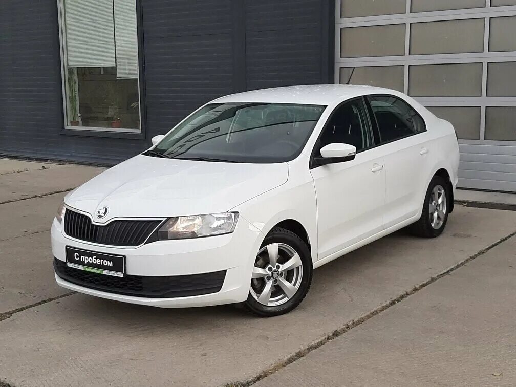 Авито купить рапид бу. Skoda Rapid 2017 белый. Шкода Рапид 2017 белая. Skoda Rapid белая. Skoda Рапид белая.