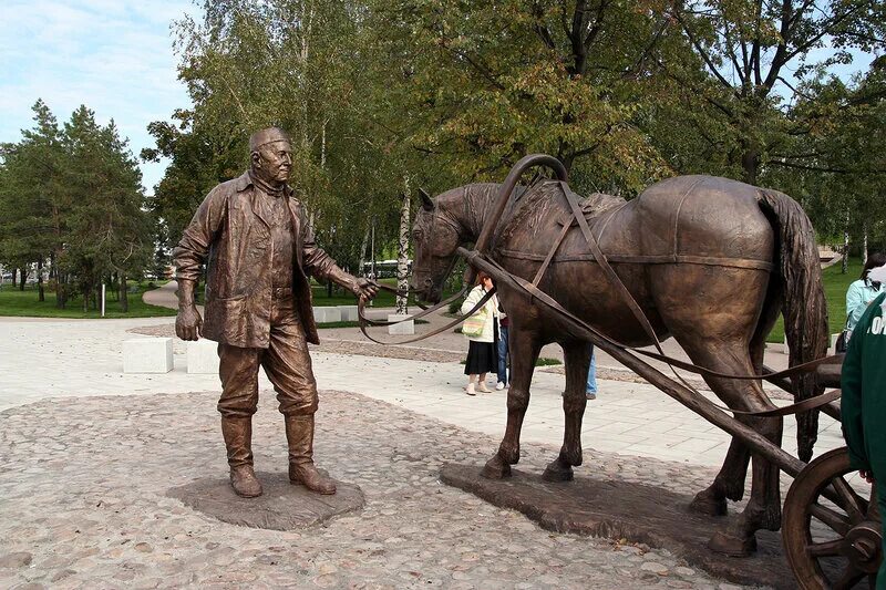 Асгат галимзянов. Асгат Галимзянов Казань. Асгат Галимзянов памятник в Казани. Сквер Асгата Галимзянова в Казани. Скульптура Асгату Галимзянову.