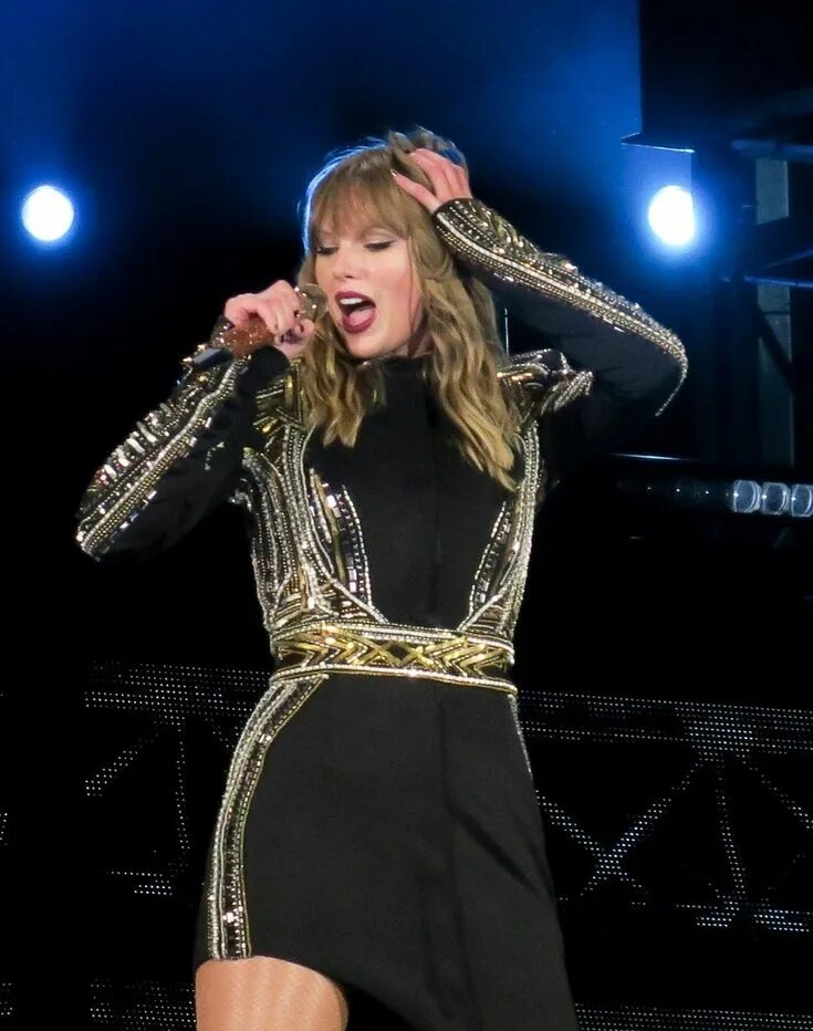 Тейлор свифт i don t. Taylor Swift reputation Stadium Tour. Reputation Tour Taylor. Тейлор Свифт репутация don't blame me. Don't blame me Taylor Swift перевод.